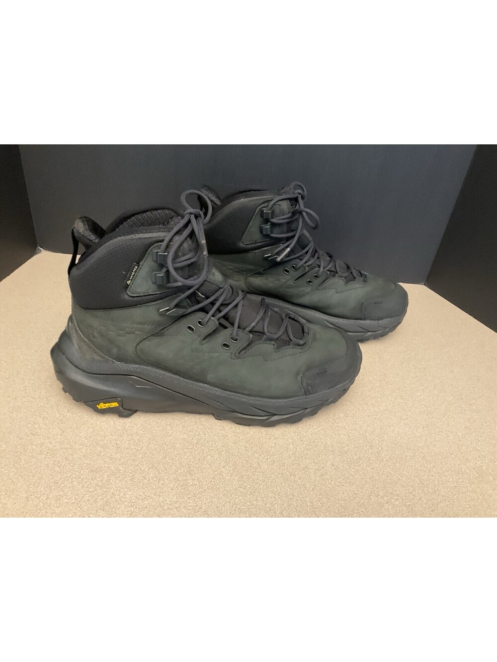 Mens Hoka One One M Kaha 2 GTX Gore-Tex Vibram Black Hiking Boots. Size 8D. Nice